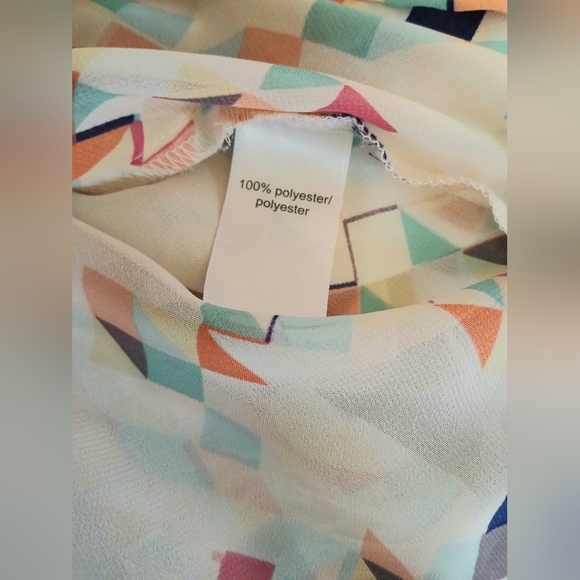 Maurices Multicolor Geometric Blouse Shabby Chic - Picture 4 of 4